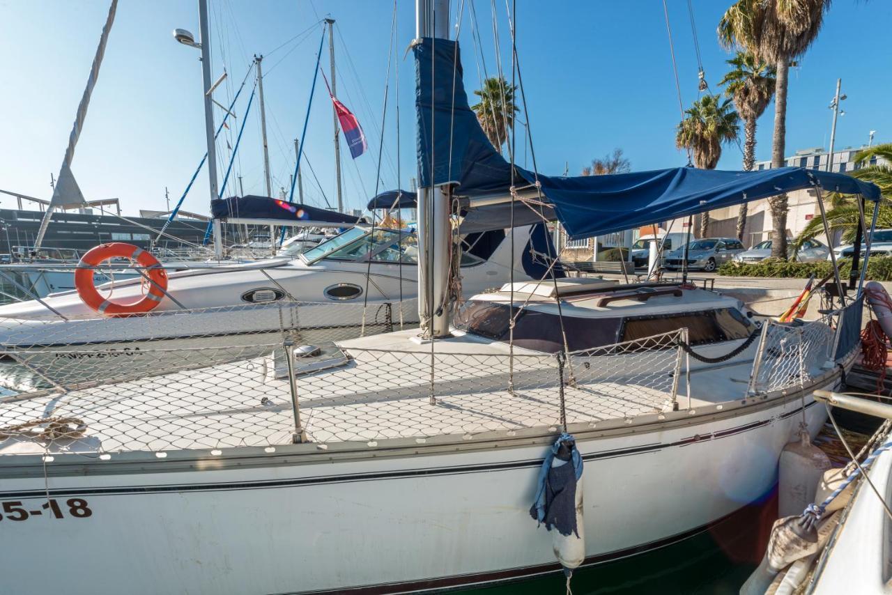 Pequeno Velero En Port Forum Ideal Para Backpackers Sant Adria de Besos Dış mekan fotoğraf