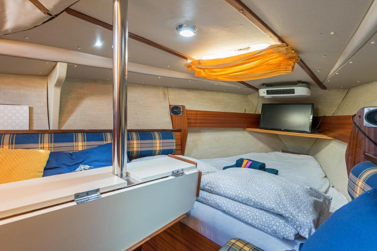 Pequeno Velero En Port Forum Ideal Para Backpackers Sant Adria de Besos Dış mekan fotoğraf
