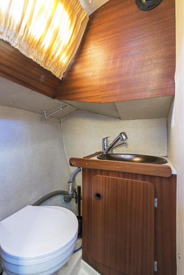 Pequeno Velero En Port Forum Ideal Para Backpackers Sant Adria de Besos Dış mekan fotoğraf