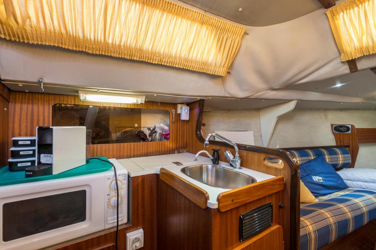 Pequeno Velero En Port Forum Ideal Para Backpackers Sant Adria de Besos Dış mekan fotoğraf