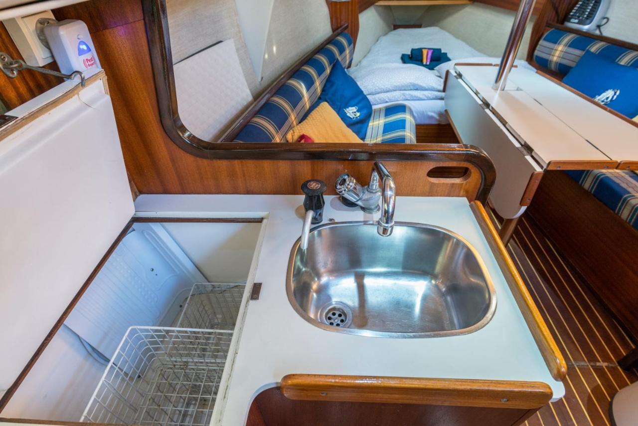 Pequeno Velero En Port Forum Ideal Para Backpackers Sant Adria de Besos Dış mekan fotoğraf
